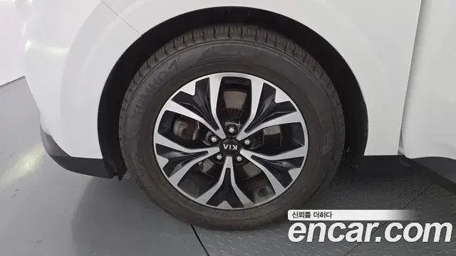 Kia Carnival 2021 — Photo 5/20
