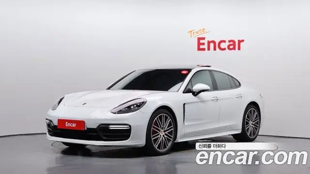 Porsche Panamera 2020 — Фото 1/20