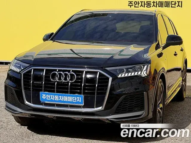 Audi Q7 2020 — Фото 1/20