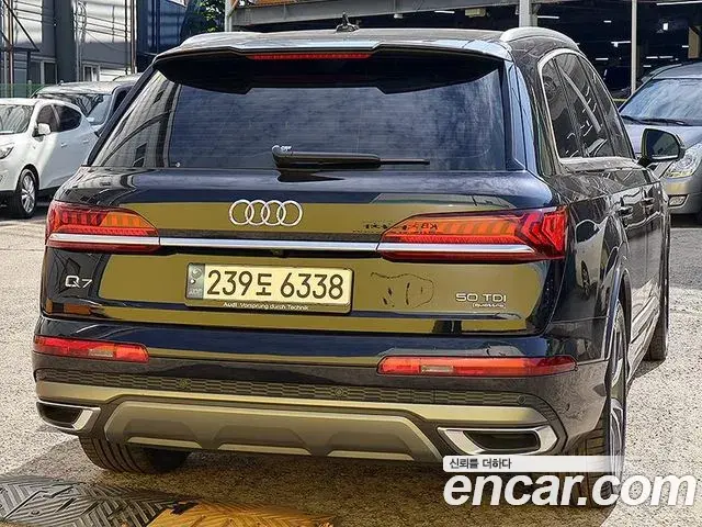 Audi Q7 2020 — Фото 3/20