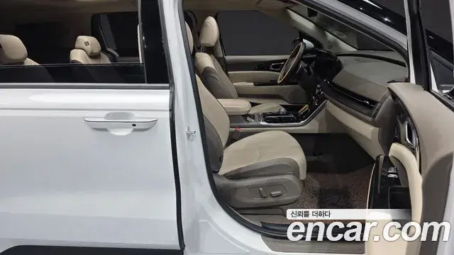 Kia Carnival 2021 — Photo 11/20