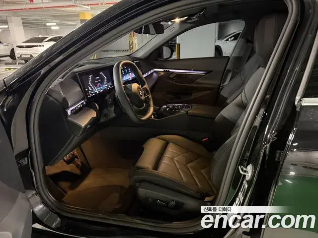BMW 5 Series 2025 — ფოტო 10/19