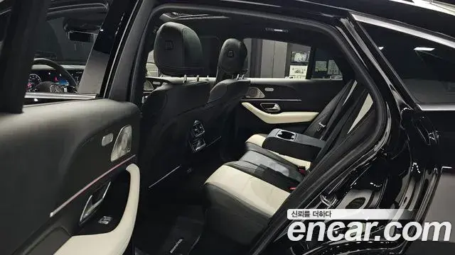 Mercedes-Benz GLE-Class 2025 — Photo 23/39
