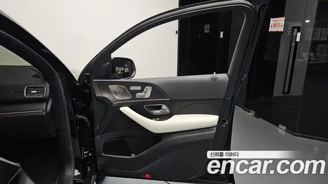 Mercedes-Benz GLE-Class 2025 — Photo 13/39