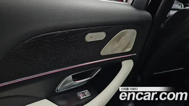 Mercedes-Benz GLE-Class 2025 — Photo 35/39
