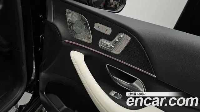 Mercedes-Benz GLE-Class 2025 — Photo 39/39