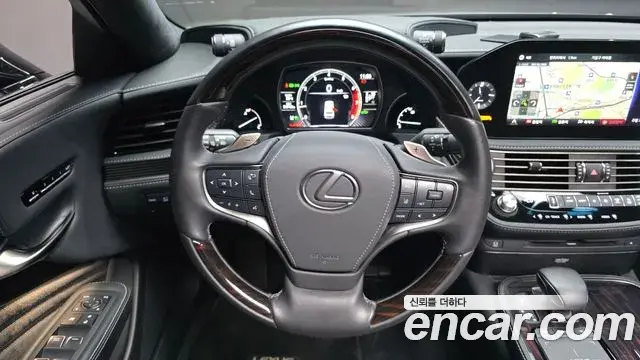 Lexus LS500 2022 — Şəkil 29/40