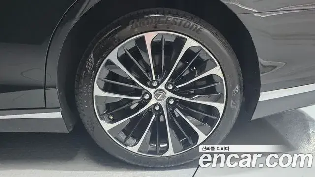 Lexus LS500 2022 — Şəkil 35/40