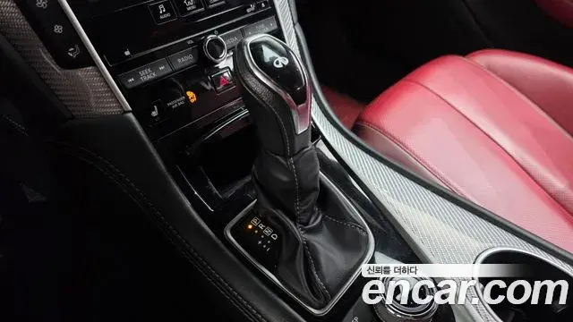 Infiniti Q60 2018 — Photo 9/20