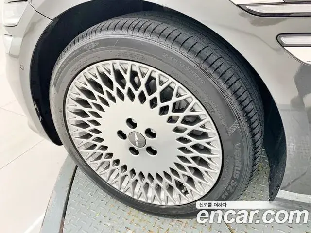 Genesis Electrified G80 2021 — Photo 4/20