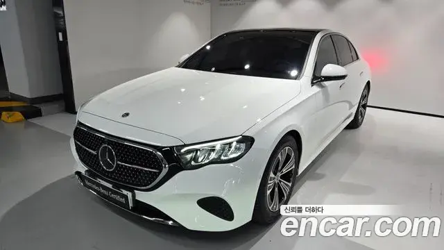 Mercedes-Benz E-Class 2025 — Photo 9/20