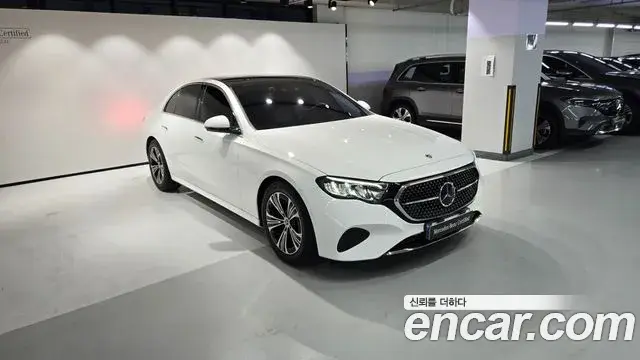 Mercedes-Benz E-Class 2025 — Photo 1/20