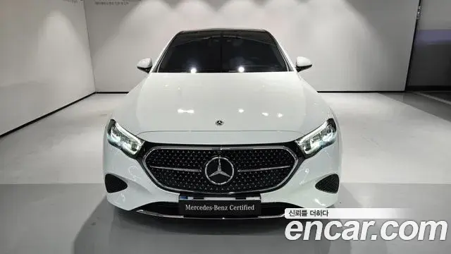 Mercedes-Benz E-Class 2025 — Photo 5/20