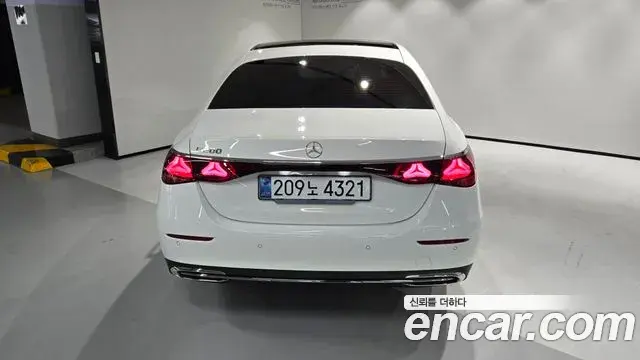 Mercedes-Benz E-Class 2025 — Photo 10/20