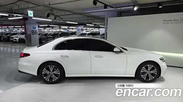 Mercedes-Benz E-Class 2025 — Photo 7/20