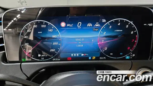 Mercedes-Benz E-Class 2025 — Photo 16/20