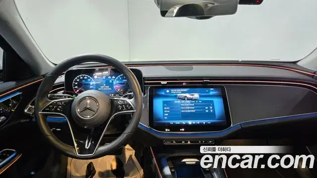 Mercedes-Benz E-Class 2025 — Photo 17/20