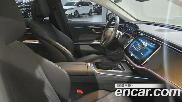 Mercedes-Benz E-Class 2025 — Photo 18/20