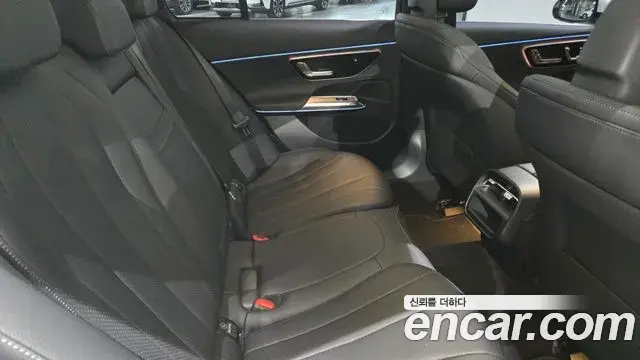 Mercedes-Benz E-Class 2025 — Photo 20/20