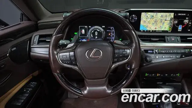 Lexus ES300h 2019 — Фото 13/20
