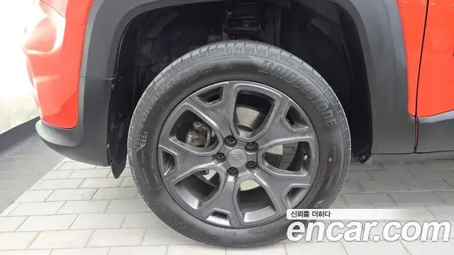 Jeep Renegade 2021 — Фото 4/20