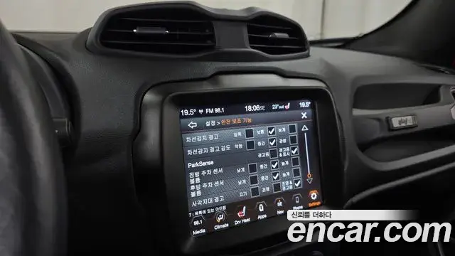 Jeep Renegade 2021 — Фото 15/20