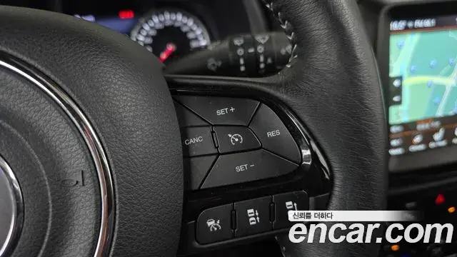 Jeep Renegade 2021 — Фото 17/20