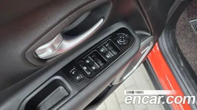 Jeep Renegade 2021 — Фото 20/20