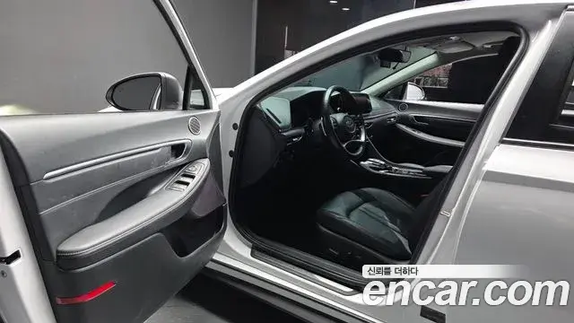 Hyundai Sonata 2022 — Photo 8/20