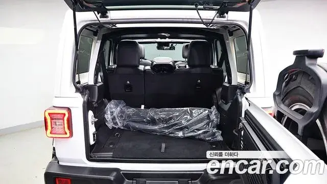 Jeep Wrangler 2023 — Photo 9/20