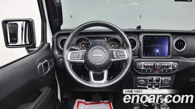 Jeep Wrangler 2023 — Photo 16/20