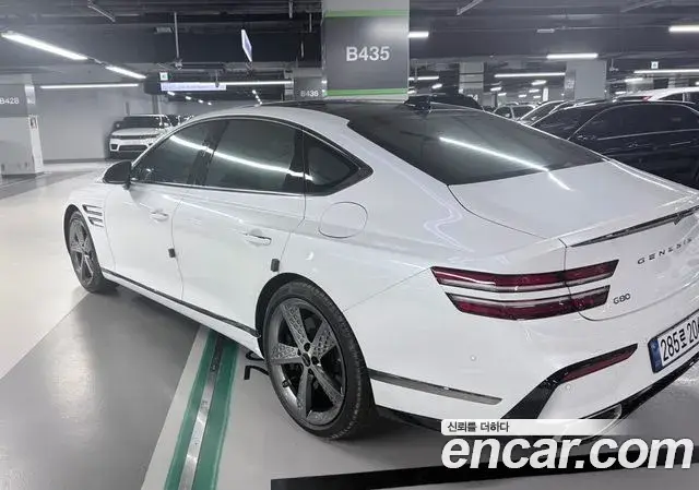 Genesis Electrified G80 2025 — Photo 2/10