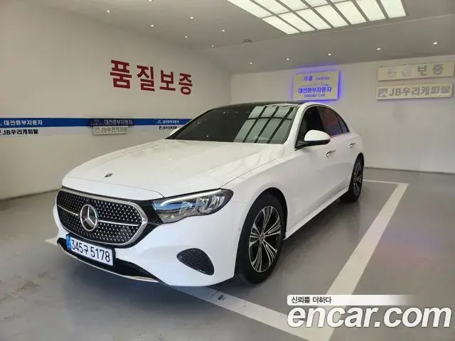 Mercedes-Benz E-Class 2024 — Photo 10/20
