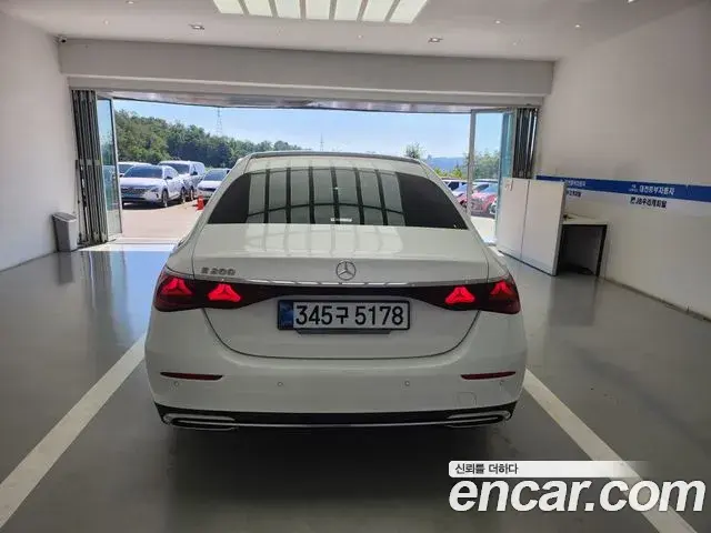 Mercedes-Benz E-Class 2024 — Photo 3/20