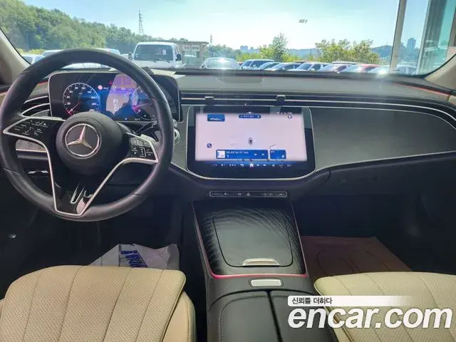 Mercedes-Benz E-Class 2024 — Photo 6/20