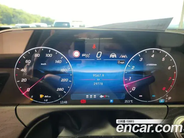 Mercedes-Benz E-Class 2024 — Photo 7/20
