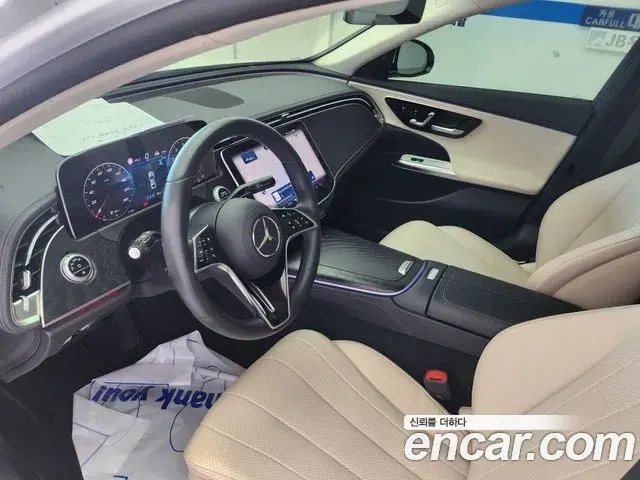Mercedes-Benz E-Class 2024 — Photo 8/20