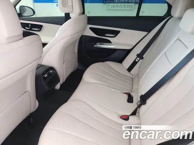 Mercedes-Benz E-Class 2024 — Photo 9/20