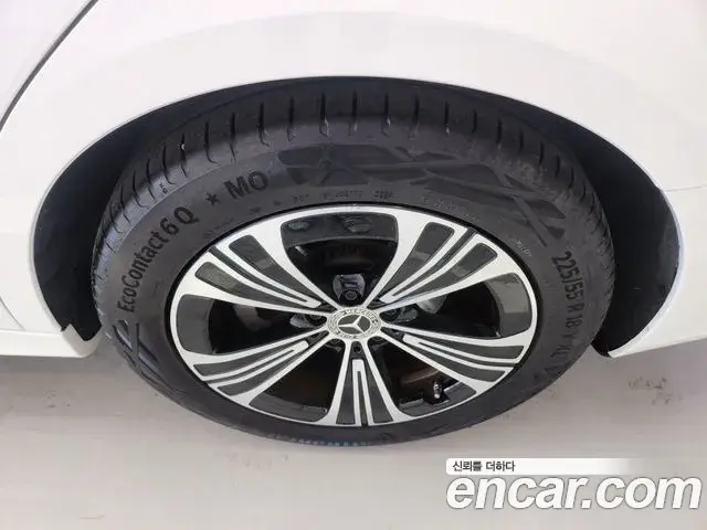 Mercedes-Benz E-Class 2024 — Photo 13/20