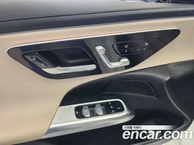 Mercedes-Benz E-Class 2024 — Photo 16/20
