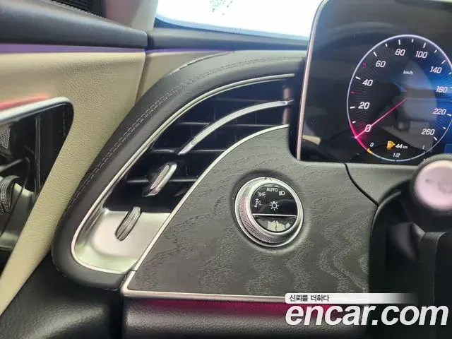 Mercedes-Benz E-Class 2024 — Photo 17/20