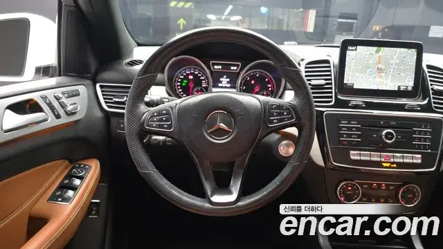 Mercedes-Benz GLE-Class 2018 — Фото 13/20