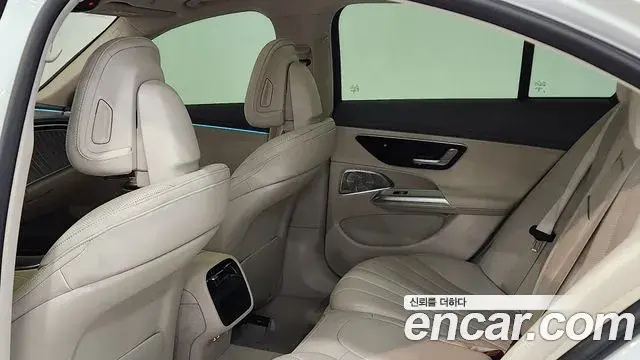 Mercedes-Benz E-Class 2026 — Фото 12/20