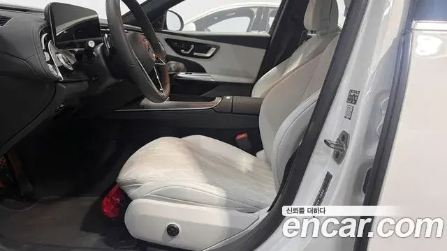 Mercedes-Benz E-Class 2026 — Photo 9/14
