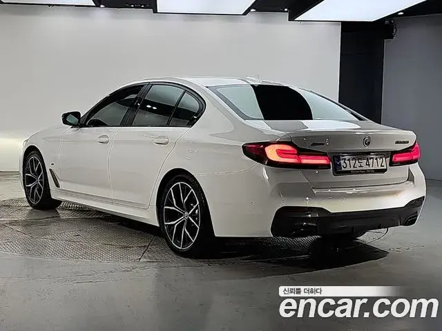 BMW 5 Series 2022 — Photo 2/18