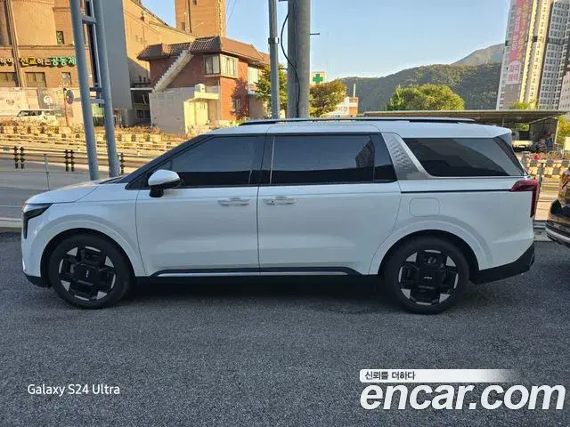 Kia Carnival 2025 — Photo 9/17