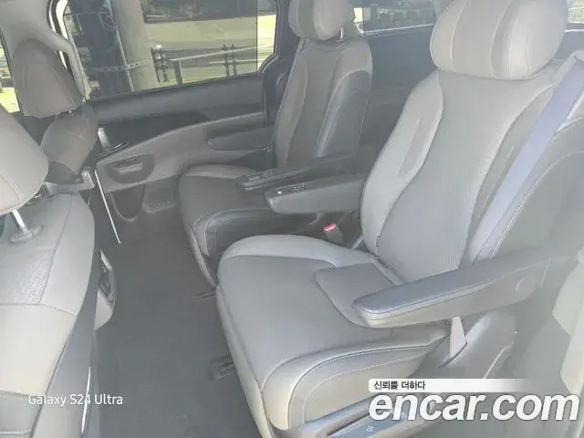 Kia Carnival 2025 — Photo 8/17