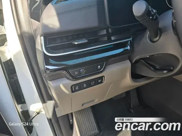 Kia Carnival 2025 — Photo 16/17