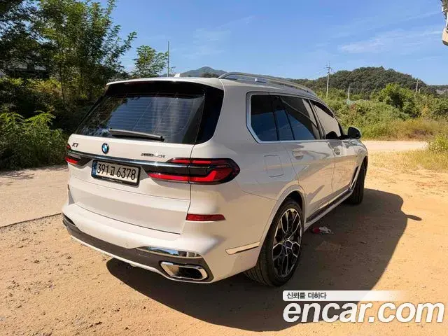 BMW X7 2023 — Photo 3/11
