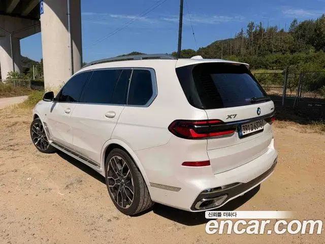 BMW X7 2023 — Photo 4/11